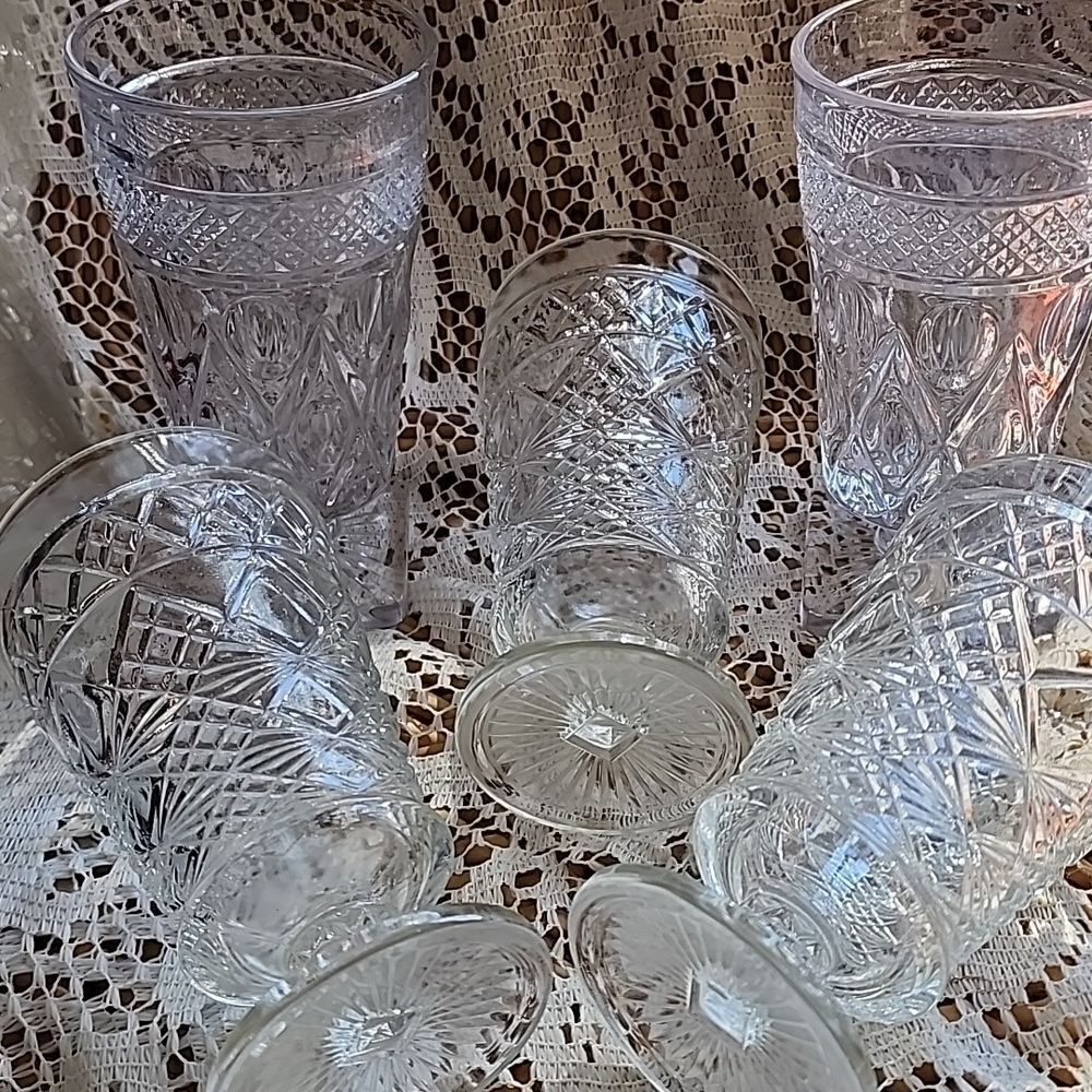 Vintage Mixed Lot Glass Footed Tumblers 3 Round Foot 2 Square Foot